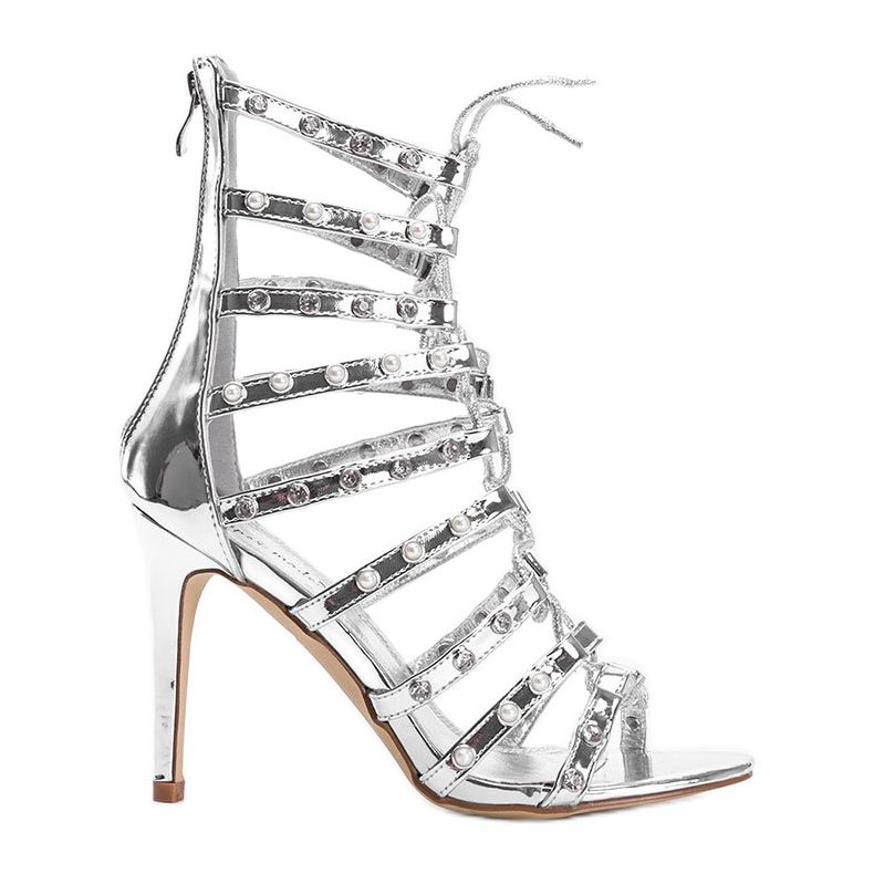 Sandales argentées sur un stiletto The Twist