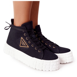 Baskets montantes pour femmes sur une plate-forme Manhattan noire