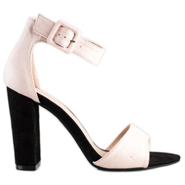 Goodin Sandales beiges sur un poste élevé noir