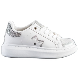 SHELOVET Baskets élégantes sur la plate-forme blanc