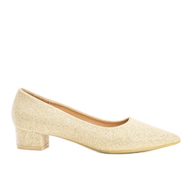 Pompes en or sur un poste bas Kennedy doré