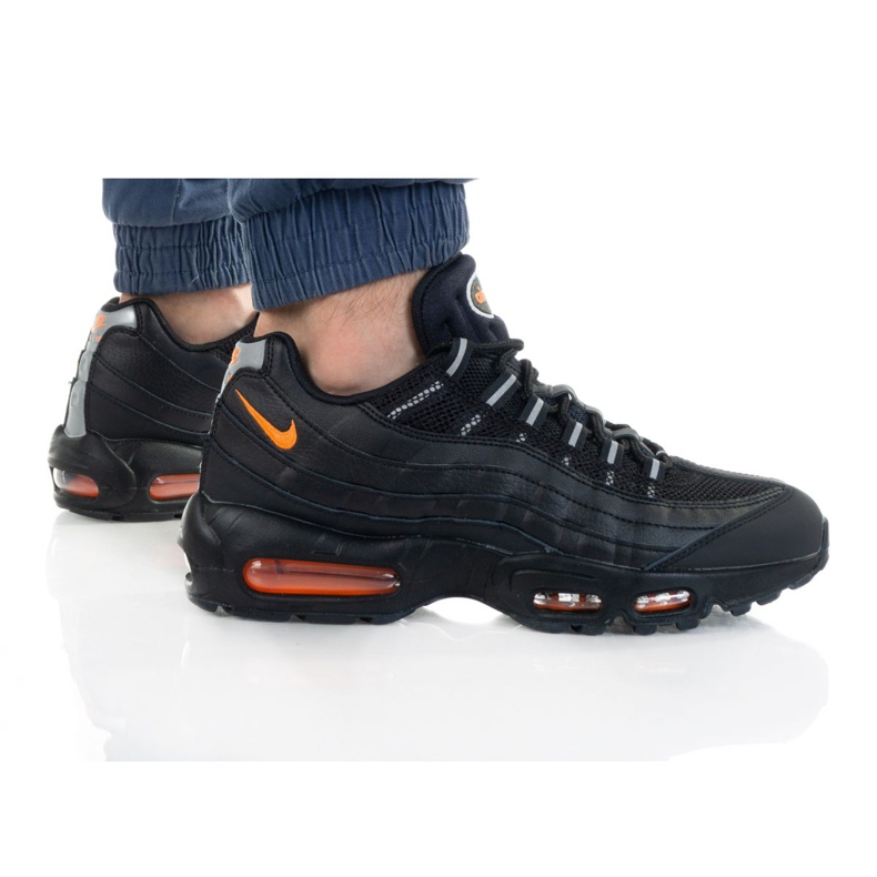 Nike Air Max 95 Ess M DJ6884-001 chaussures le noir Nike Air Max 95 Ess M DJ6884-001 chaussures le noir