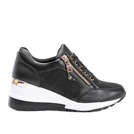 Baskets noires brillantes sur le coin The Moment