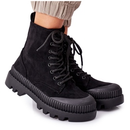 PV1 Travailleurs en daim sur la plate-forme noire me voici