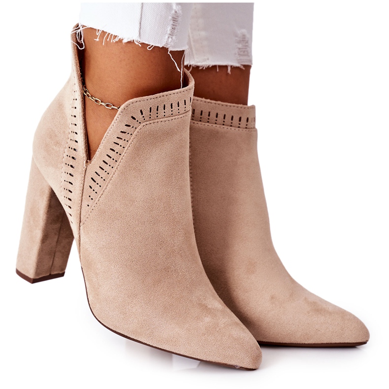 PS1 Bottes chaudes sur un bar beige Sally