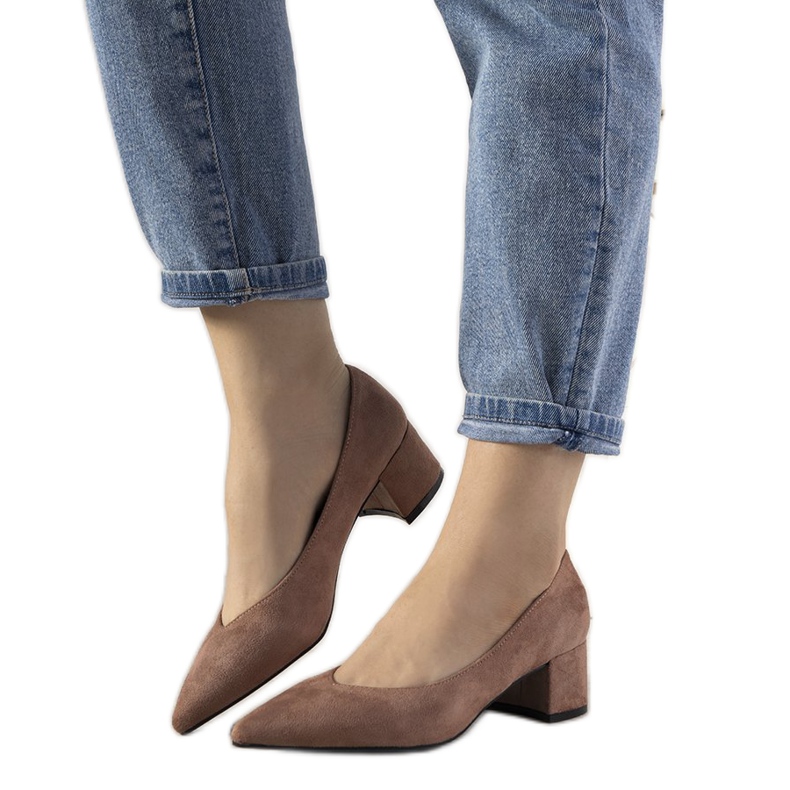 Escarpins roses sur le post Flore Escarpins roses sur le post Flore