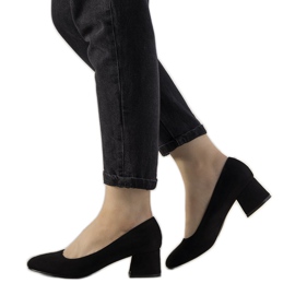 Escarpins noirs sur le poste Always