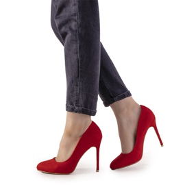 Escarpins rouges sur un talon Dermeno
