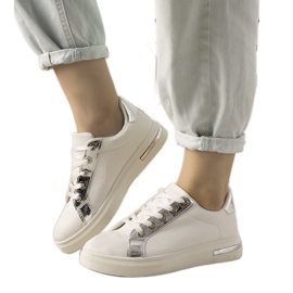 Baskets blanches mates avec semelle Shift blanche