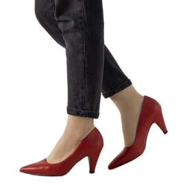 Escarpins rouges sur un talon Day Off épais Escarpins rouges sur un talon Day Off épais