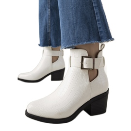 Bottines blanches à découpes Moderniso