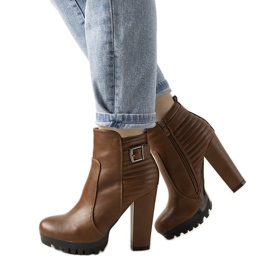 Bottes camel sur un haut poteau Mango brun