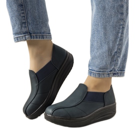 Chaussures bleu marine sur une semelle Spike haute