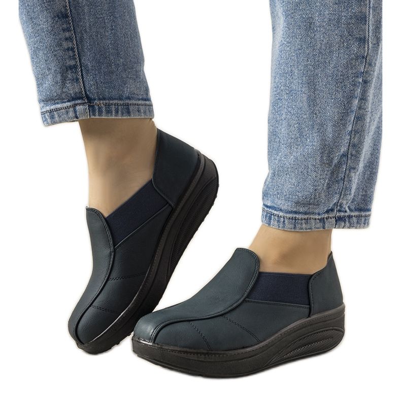 Chaussures bleu marine sur une semelle Spike haute