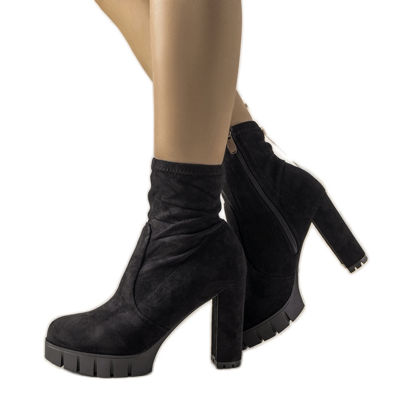 Bottines noires sur le poteau Fiode le noir