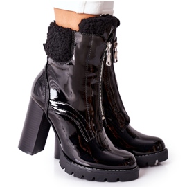 Bottes Noires Laquées Sur Un Poteau Arleston le noir