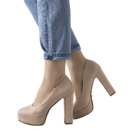 Talons hauts beiges sur la plateforme Aisha