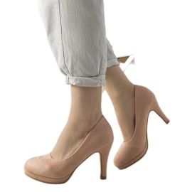 Escarpins roses sur un talon aiguille Marino