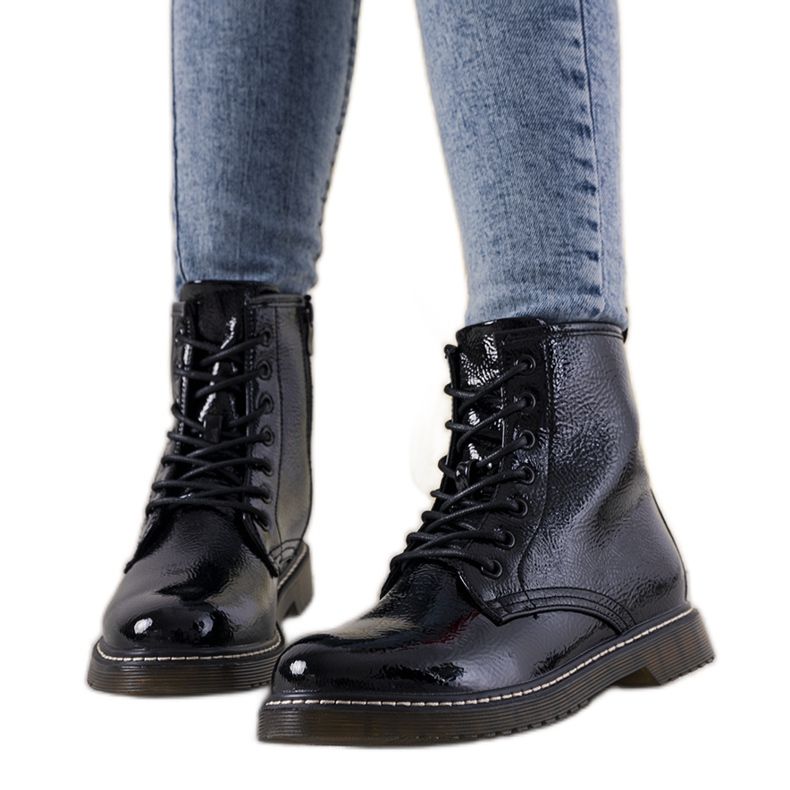 Boots Peve femme laquées noires le noir