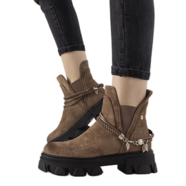 Bottes marron avec un bracelet Fearless brun
