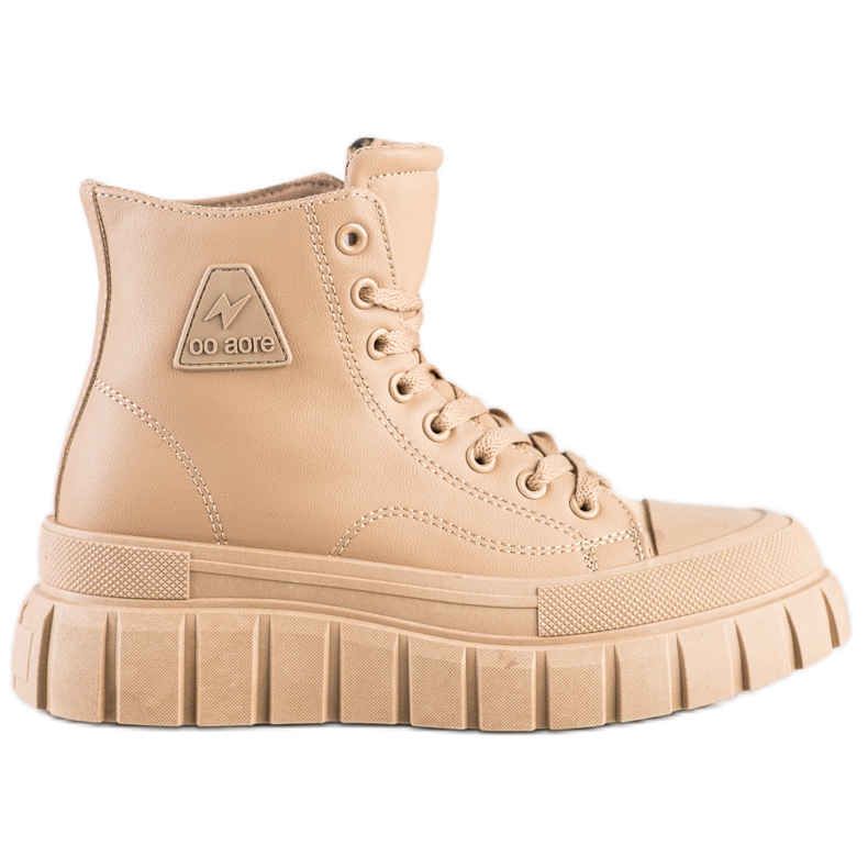 SHELOVET Baskets avec cuir écologique sur la plate-forme beige