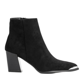 Boots femme Edith noires sur le poteau