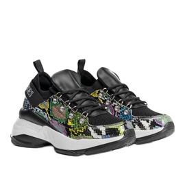 Baskets noires sur la semelle haute de Lissa le noir