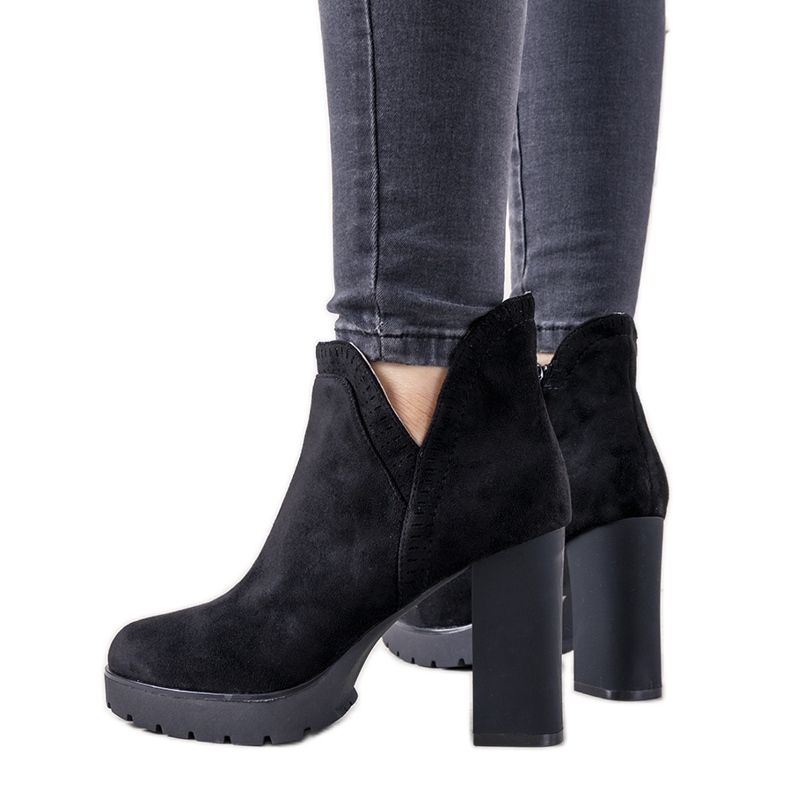 Bottes noires sur le poteau Bushido le noir Bottes noires sur le poteau Bushido le noir