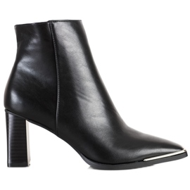 Seastar Bottes élégantes sur un poteau noir