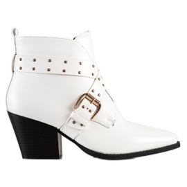 Lucky Shoes Des bottes de rock sur le poteau blanc