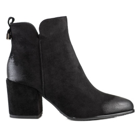 Bottines à talons en daim de VINCEZA le noir
