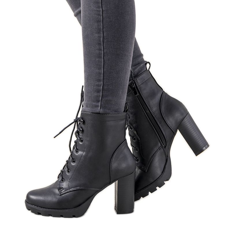 Bottines noires pour femmes avec une reliure sur le montant Najera le noir