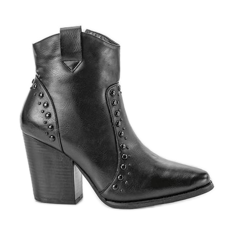 Bottines noires sur le post Mero le noir Bottines noires sur le post Mero le noir