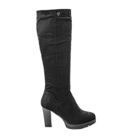 Bottes noires sur le poste Phoenix