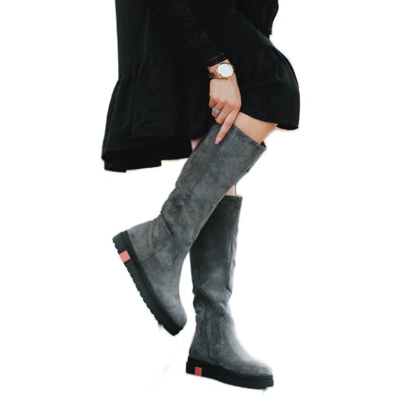 Bottes grises sur le talon compensé Lea