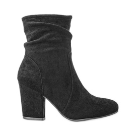 Bottines noires sur le poste Lines le noir