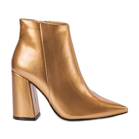 Bottines dorées sur le Stomp post d'or