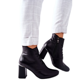 PA2 Bottes en cuir pour femmes sur un talon noir