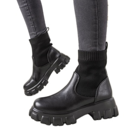 Bottines noires à tige chaussette de chez Slainie