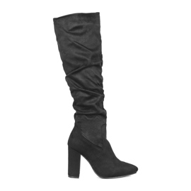 Bottes noires sur un haut poste de Mallory le noir