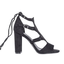 Sandales noires sur le post Hannah