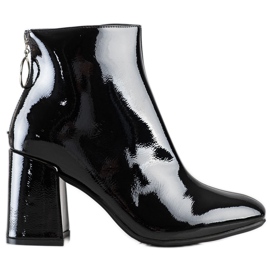 Lucky Shoes Bottines laquées sur le montant noir