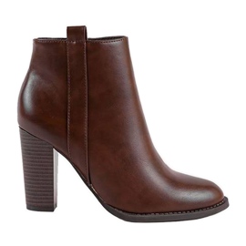Bottines marron sur le poteau Pinacola brun