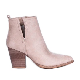 Bottines beiges sur le post de Ginny