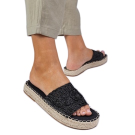 Pantres de femmes noires avec une ceinture tressée le noir