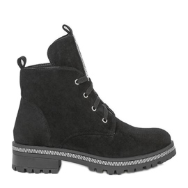 Bottines noires décorées par Winny