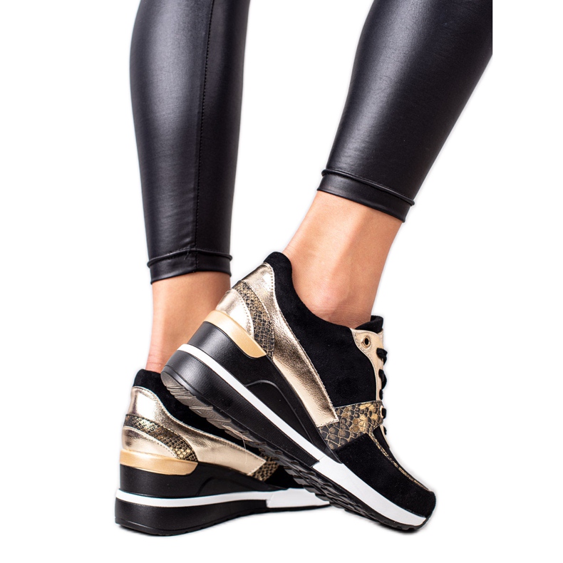 Baskets VINCEZA noires et dorées le noir d'or Baskets VINCEZA noires et dorées le noir d'or