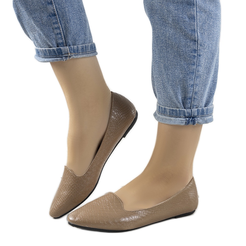 Ballerines marron à motif peau de crocodile d'Aupra beige Ballerines marron à motif peau de crocodile d'Aupra beige