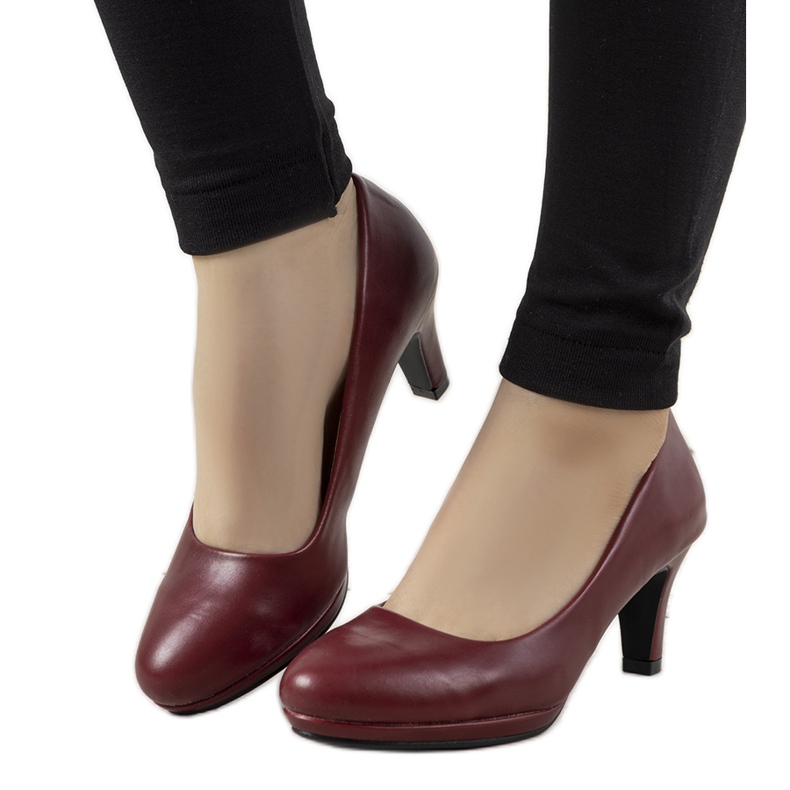 Escarpins bordeaux sur un talon en cuir Fink rouge