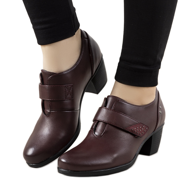 Richelieu marron sur le poteau Biermann rouge multicolore Richelieu marron sur le poteau Biermann rouge multicolore